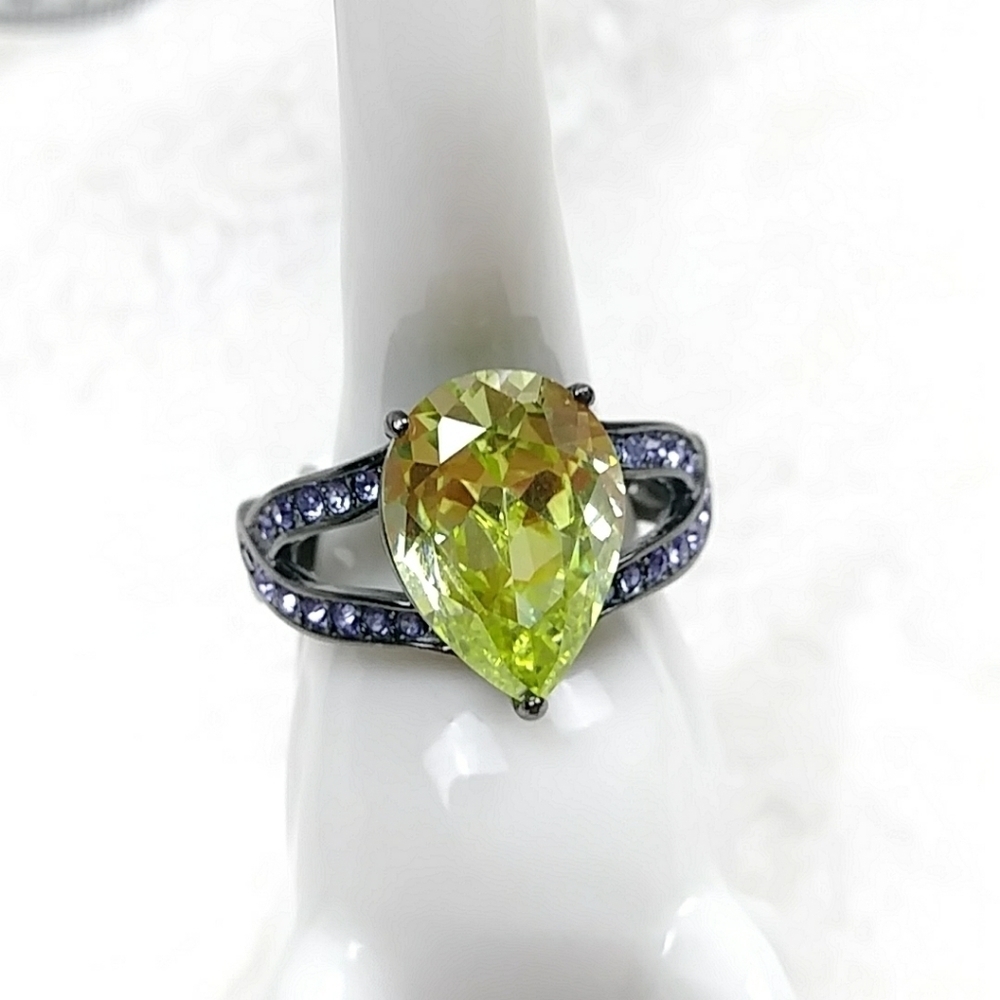 Gothic Cocktail Ring Nickel Free Teardrop Peridot Color Bold Rhinestone Shiny - Picture 10 of 15